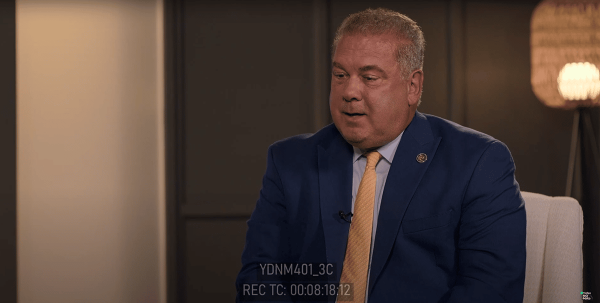 El alcalde de Yonkers, Mike Spano, comparte su historia de abuso sexual